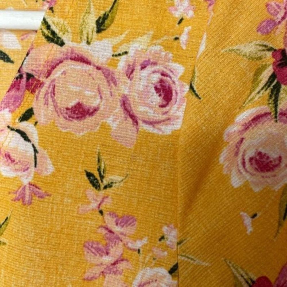 Love + Joy Marigold‎ Floral Crop Top - Picture 3 of 4